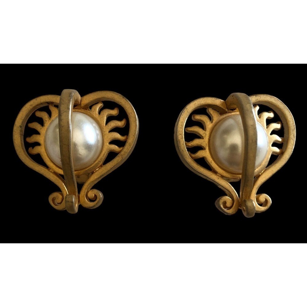 Vintage Chunky Clip On Earrings Brushed Gold Heart Faux Pearl 1980s - Picture 4 of 8